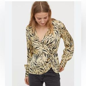H&M Wrapover Blouse with Collar. Size 6 EUC